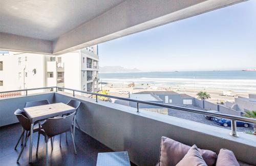 Spacious studio with breathtaking sea views - image 2