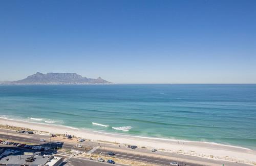 Luxurious penthouse with breathtaking sea views - image 11