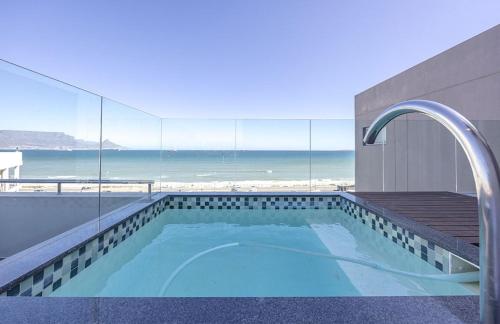 Apartment with terrace and private splash pool - image 3