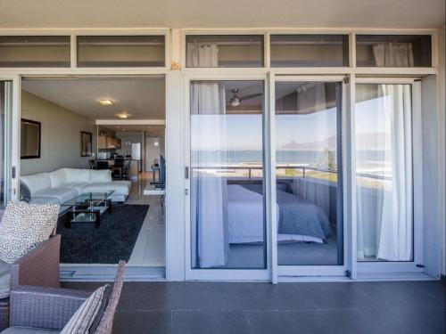Spacious balcony with breathtaking sea views - image 2
