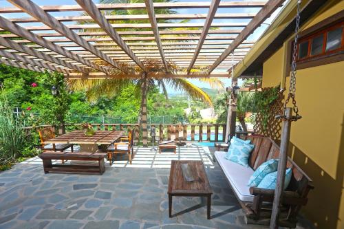 Tesis özellikleri, 3 Bedroom Villa with Pool and Ocean Views in Lauderdale-by-the-Sea