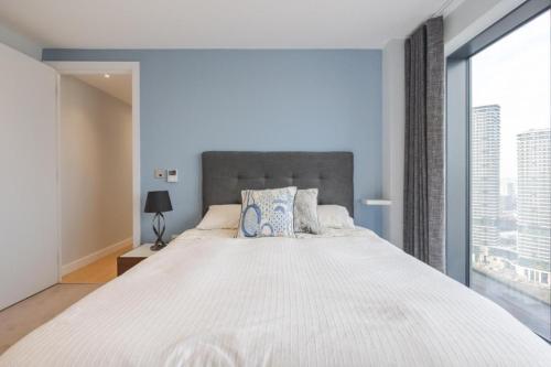 Veeve - Canary Wharf Skyline Penthouse - image 12