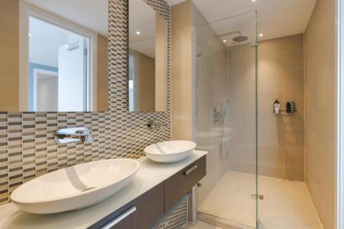 Veeve - Canary Wharf Skyline Penthouse - image 11