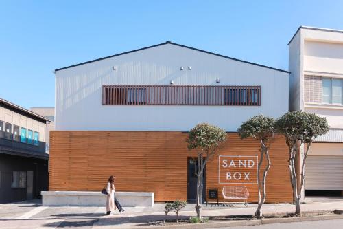 SANDBoX, Oshima