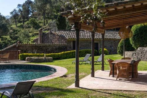 Úszómedence, CASA EL MOLI DE CAN BURJATS con piscina y chimenea in Montras