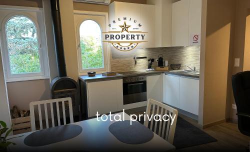 Skats, THE LOFT with private parking, BBQ area, near COMO lake in Morbio Inferiore
