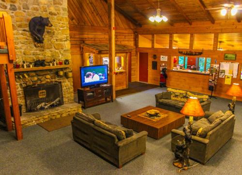 Lobby, Smoketree Lodge by VRI Resort in Banner Elk