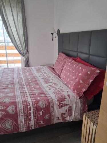 2 bedrooms, 5 beds