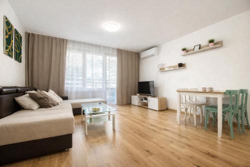Prime Apartment & Private Parking, 