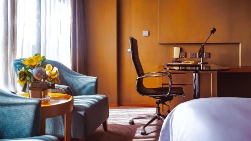 room detail thumbnail 1