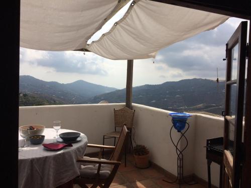 Beautifully renovated village house with spectacular views in Canillas de Albaida