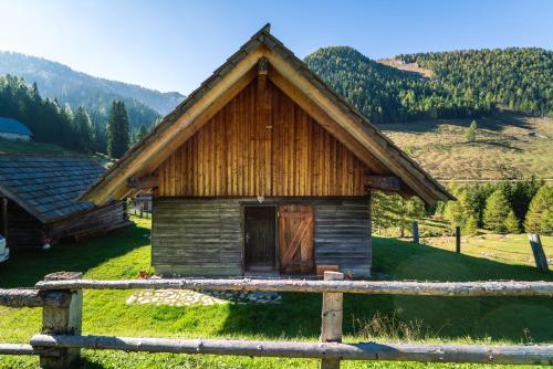 Wulfeniahütte - Dolinza Alm – khách sạn tại Vorderberg