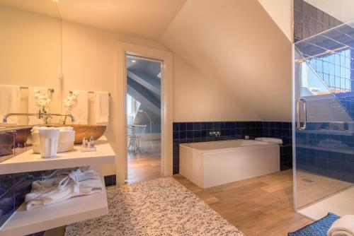 Lx Boutique Hotel - Tap to explore photos