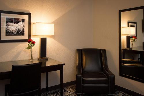 Granada Inn Located in Santa Clarita, Americas Best Value Inn and Suites Granada Hills-L is a perfect starting point from which to explore Los Angeles (CA). Offering a variety of facilities and services, the prop