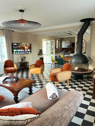 Villa Mulsanne et studio - Centre bourg - Proche circuit des 24H du mans - 12 personnes gîte à louer Golf des 24 Heures Le Mans