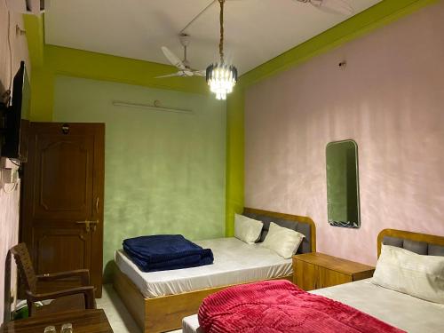 Radha Kunj Guest house - image 3