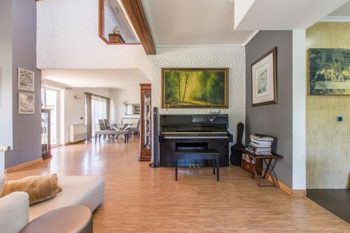 ห้องส่วนกลางสำหรับนั่งเล่น/ดูทีวี, Villa Marina (AL) in Cascais in อาไรยา