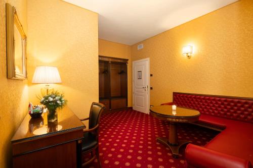 Hotel Maxim - image 13