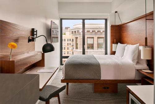 81497844 Arlo SoHo