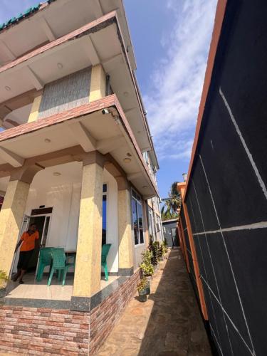 PhyllenHotel Tanga in Taнга