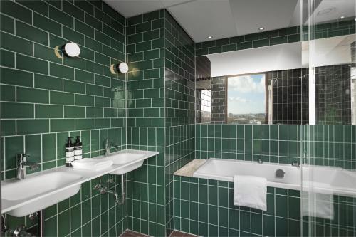 room detail thumbnail 2