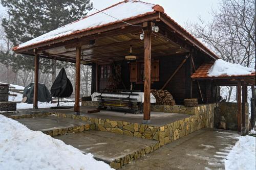 Topola vikendica in Topola
