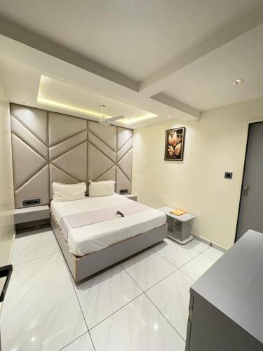 Hotel Skyland – Ahmedabad, TN