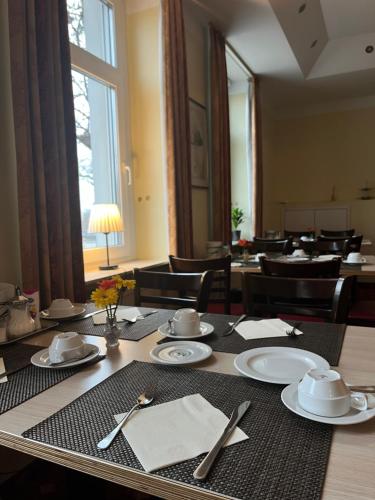餐飲選擇, 科隆帕麗澤咖尼酒店 (Hotel Kronprinz Garni) in 明登