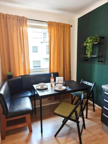 Metro 1BR | 3 Min to U1 Metro | Free Parking - image 12