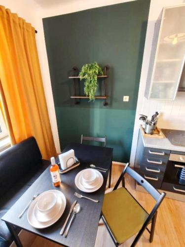 Metro 1BR | 3 Min to U1 Metro | Free Parking - image 14