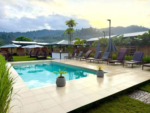 Royal Suites Port Barton - 수영장