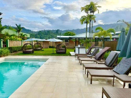 Royal Suites Port Barton - 수영장