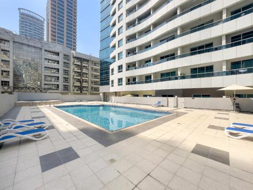 VayK - Modern 1BR Near Metro in Dubai Marina - image 2