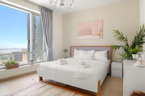 VayK - Inviting 1BR in Dubai Marina with Stunning Views - image 11