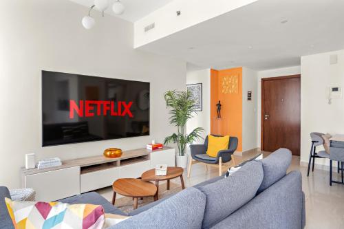 VayK - Inviting 1BR in Dubai Marina with Stunning Views - image 4