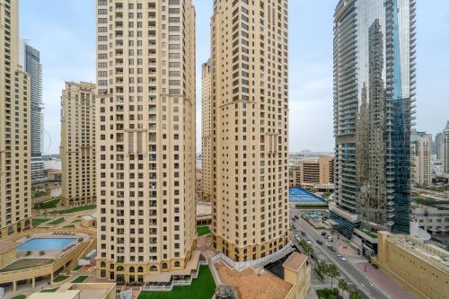 VayK - Inviting 1BR in Dubai Marina with Stunning Views - image 13
