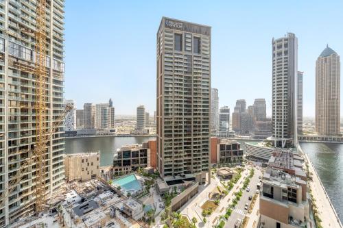 VayK - Sunlit Studio with Canal Views in Business Bay - image 6