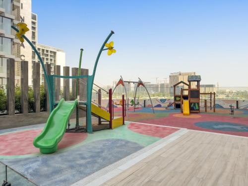 VayK - Refined Studio in Dubai Hills with Pool View - image 5