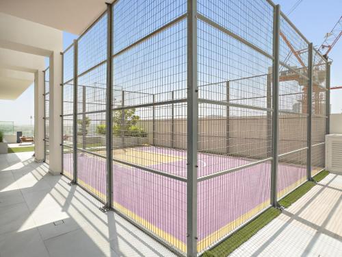 VayK - Refined Studio in Dubai Hills with Pool View - image 12