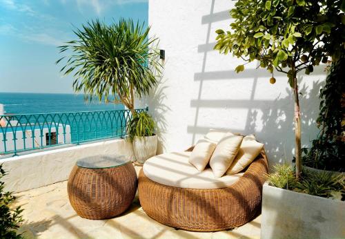 Swimming pool, APOM Boutique Hotel - free cable car & sunworld water park in Hon Thom