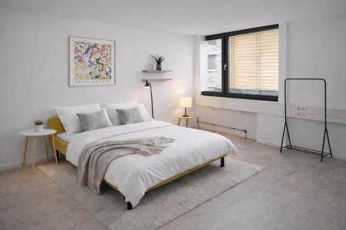 3 Floor XXL House, 7 Rooms, 2 Kitchen, 15 Minutes to Frankfurt, Washing Machine in 凱爾克海姆/陶努斯