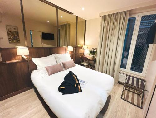 Hotel des Bains in 14th - Tour Montparnasse