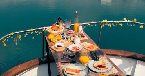 Boat Haus - Casas Flotantes frente a Gibraltar in 拉利內阿德拉康塞普西翁