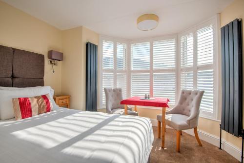 1 double bed, 1 twin bed, 1 sofa bed