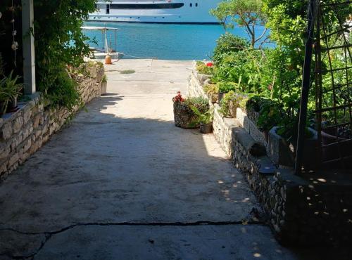 Vedere, Guest House Green Corner Supetarska Draga - Studio Apartment with Terrace And Sea View in Rab