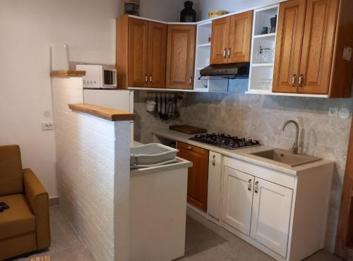 bucătărie, Guest House Green Corner Supetarska Draga - Studio Apartment with Terrace And Sea View in Rab