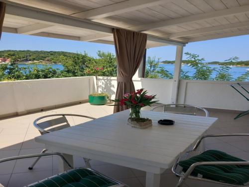 Mediu înconjurător, Guest House Green Corner Supetarska Draga - Studio Apartment with Terrace And Sea View in Rab
