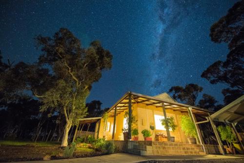 Exterior view, Kendenup Lodge And Cottages in Kendenup