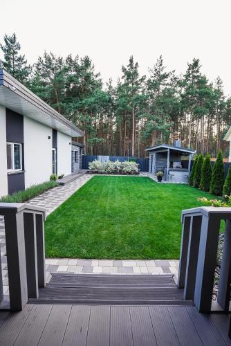Apkārtne, MizhDerev Forest House with Pool, Sauna & Hot Tub near Kyiv in Novosilky