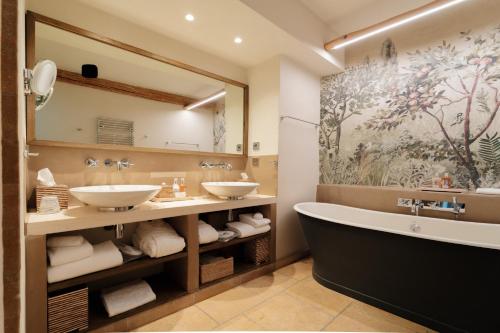 room detail thumbnail 2